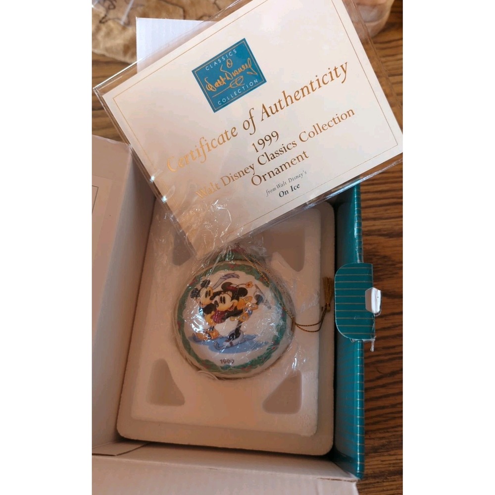 WDCC "Walt Disney Classics Collection" 1999 Ornament from On Ice in Box COA